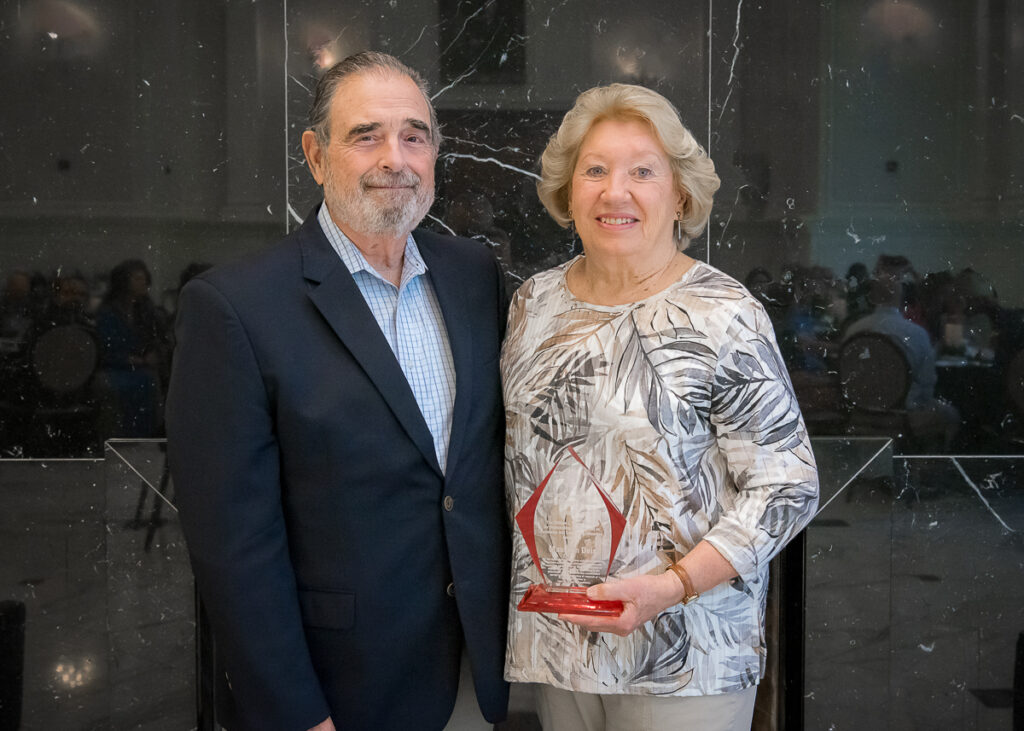 Maureen Deis receiving the William L. Turner award